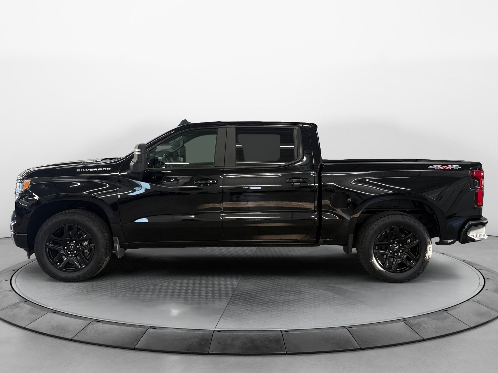 Used 2023 Chevrolet Silverado 1500 RST AWD/4WD image 3