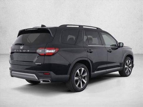 Used 2023 Honda Pilot Touring image 7