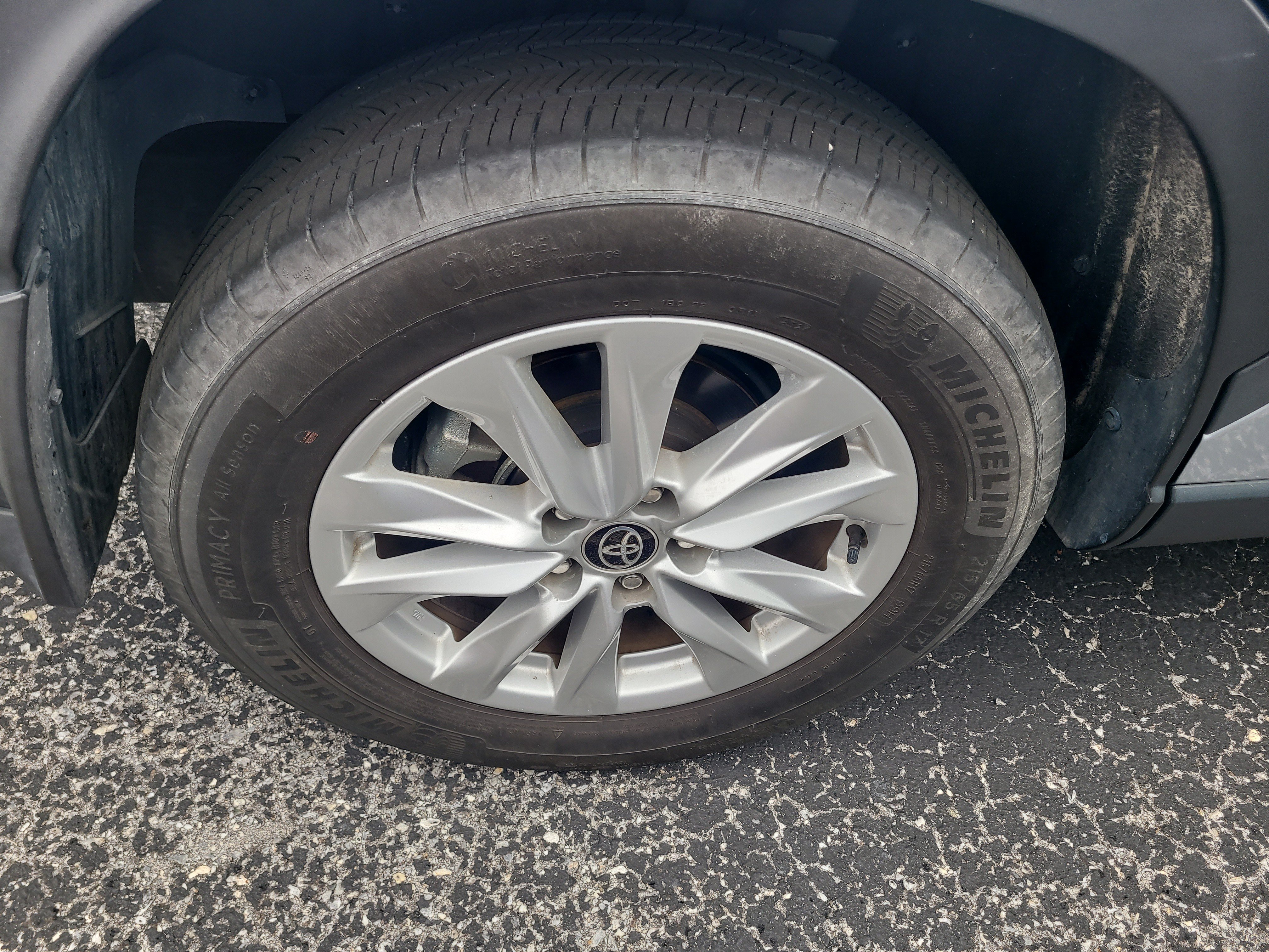 Used 2024 Toyota Corolla Cross LE FWD image 8