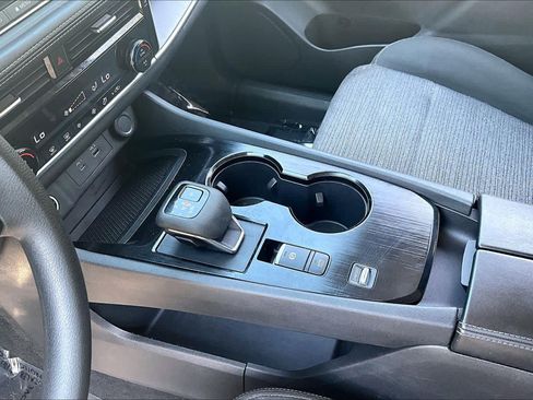 Used 2022 Nissan Rogue SV FWD image 17