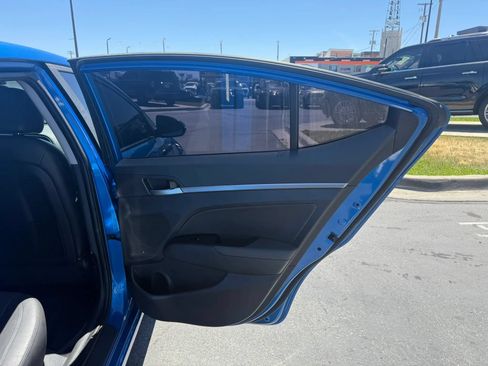 Used 2017 Hyundai Elantra Limited FWD image 21