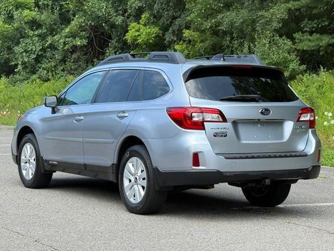 Used 2016 Subaru Outback 2.5i Premium AWD/4WD image 2