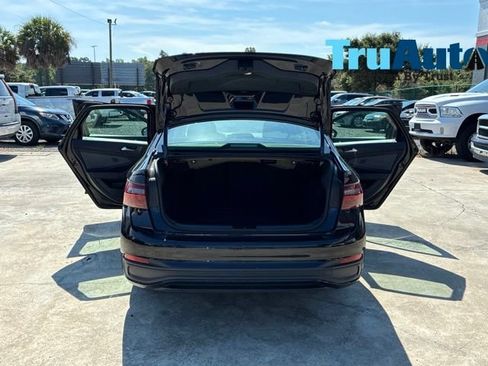 Used 2025 Volkswagen Jetta SE FWD image 14
