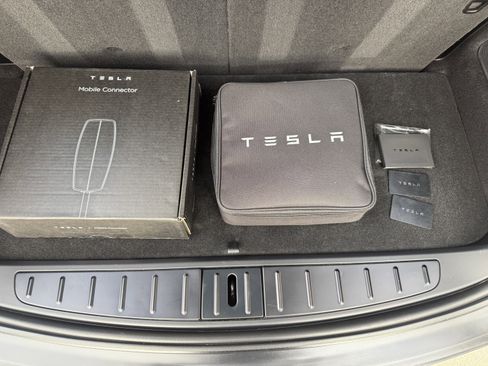 Used 2022 Tesla Model X image 26