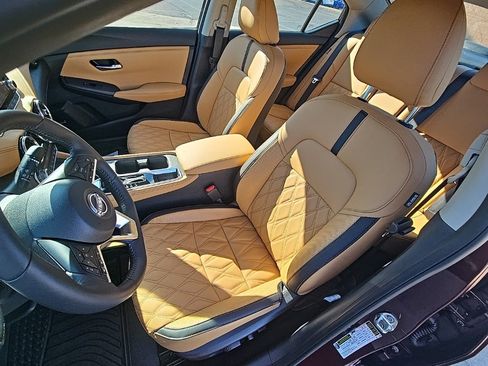 Used 2025 Nissan Sentra SV w/ SV Premium Package image 11