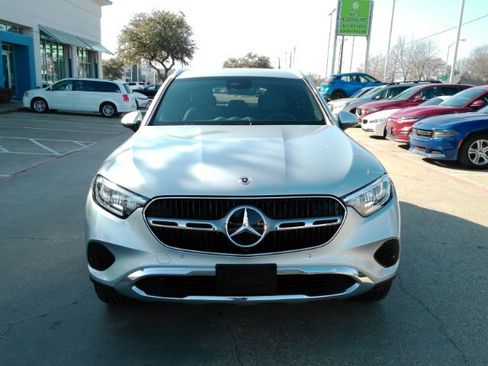 Used 2025 Mercedes-Benz GLC 300 image 2