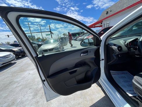 Used 2014 Chevrolet Sonic LT FWD image 5