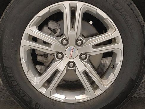 Used 2023 GMC Terrain SLE image 31