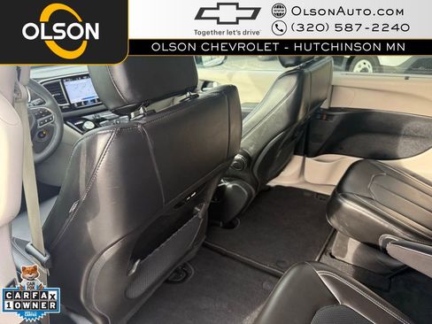 Used 2024 Chrysler Pacifica Touring-L image 12