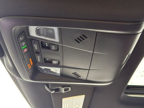 Used 2022 Chevrolet Equinox RS w/ RS Leather Package image 27