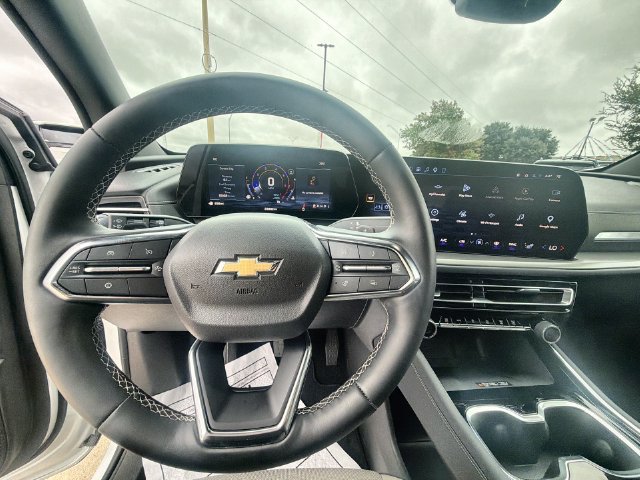 Used 2026 Chevrolet Traverse LT w/ Driver Confidence Package FWD image 11