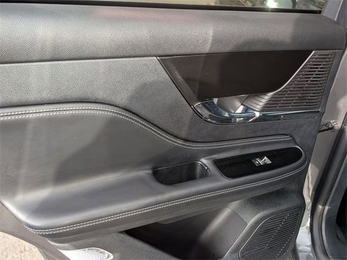 Used 2022 Lincoln Corsair FWD w/ Premium Package image 27