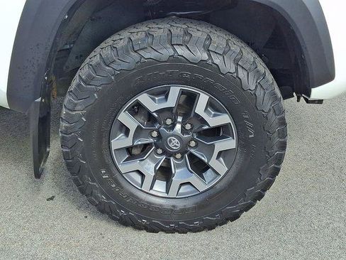 Certified 2023 Toyota Tacoma TRD Off-Road w/ TRD Premium Off Road Package AWD/4WD image 8