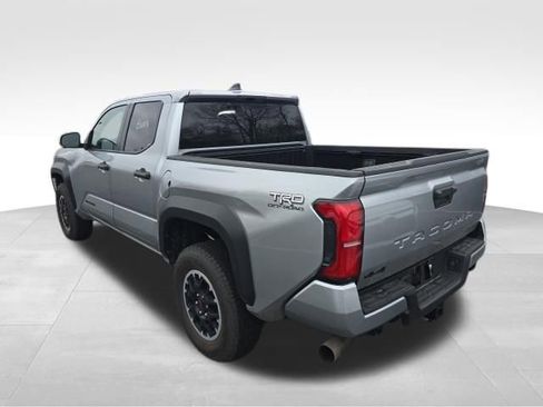 Used 2025 Toyota Tacoma TRD Off-Road image 4