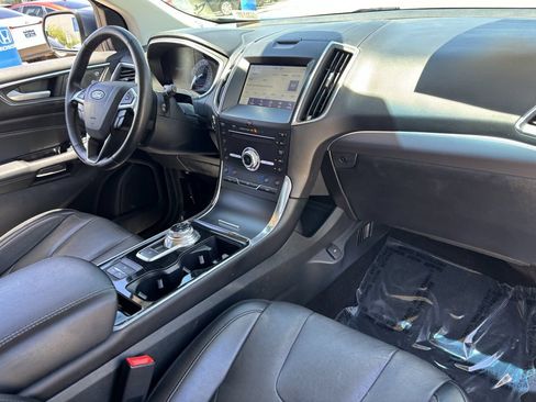 Used 2019 Ford Edge Titanium w/ Equipment Group 301A FWD image 10