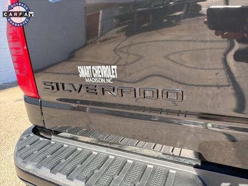 Used 2021 Chevrolet Silverado 2500 LT w/ Midnight Edition image 16