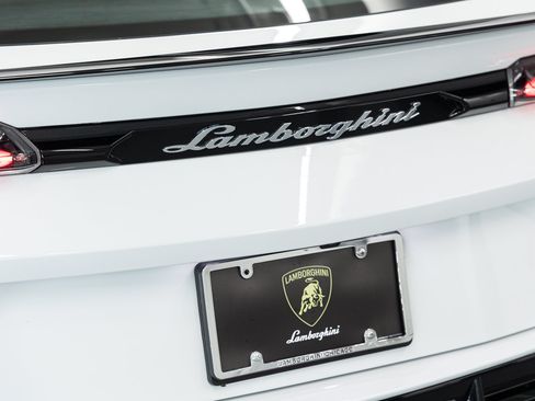 Used 2024 Lamborghini Urus S AWD/4WD image 22