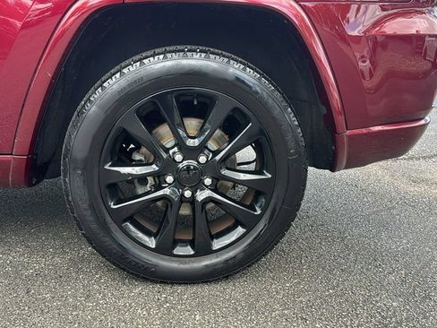 Used 2017 Jeep Grand Cherokee Altitude AWD/4WD image 9