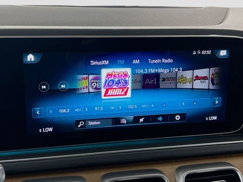 Used 2021 Mercedes-Benz GLE 350 4MATIC w/ Premium Package image 11