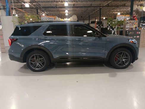 Used 2025 Ford Explorer ST-Line w/ Premium Package AWD/4WD image 5