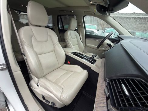 Used 2022 Volvo XC90 T6 Inscription w/ Advanced Package image 5