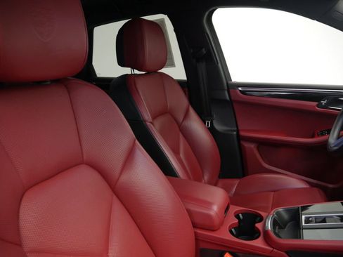 Certified 2023 Porsche Macan S image 29