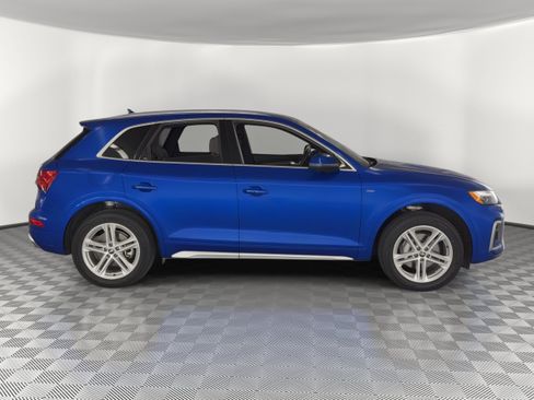 Used 2022 Audi Q5 e Premium w/ Convenience Package image 8