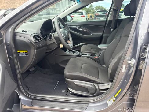 Used 2018 Hyundai Elantra GT FWD image 14