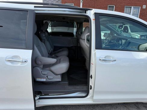 Used 2015 Toyota Sienna XLE image 24