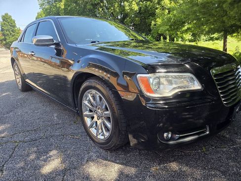 Used 2012 Chrysler 300 Limited RWD image 2