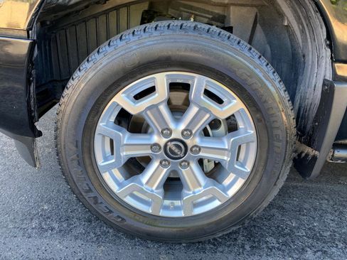 Used 2024 Nissan Titan SV w/ SV Convenience Package AWD/4WD image 20