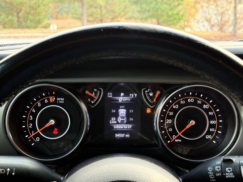 Used 2022 Jeep Wrangler Unlimited Sport w/ Xtreme Recon 35" Tire Package AWD/4WD image 27