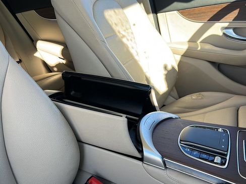 Used 2021 Mercedes-Benz GLC 300 4MATIC w/ Premium Package image 36