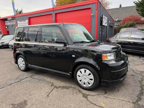 Used 2006 Scion xB image 2