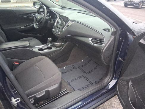 Used 2018 Chevrolet Malibu LT image 19