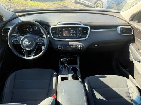 Used 2018 Kia Sorento FWD image 30