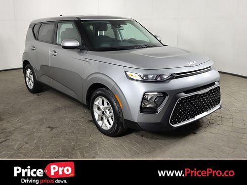 Used 2022 Kia Soul LX w/ Technology Package FWD image 1