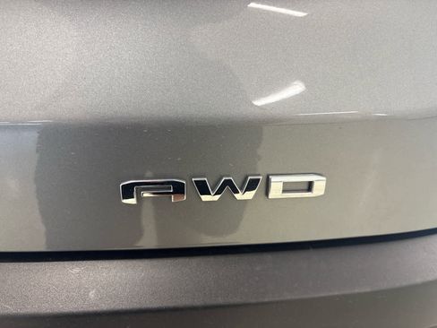 Used 2023 GMC Acadia SLE AWD/4WD image 12