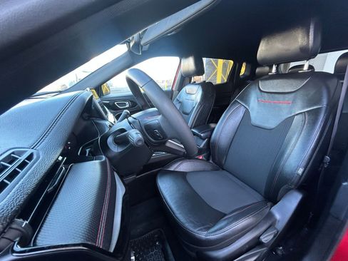 Used 2025 Jeep Compass Trailhawk image 36