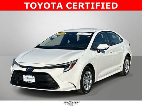 Certified 2025 Toyota Corolla LE image 1