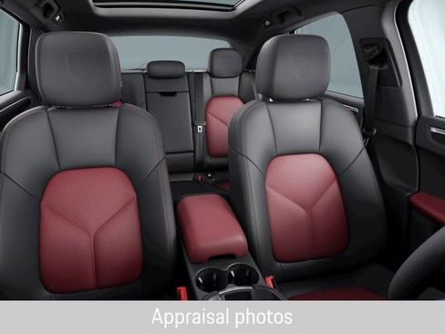 Certified 2024 Porsche Macan S AWD/4WD image 7
