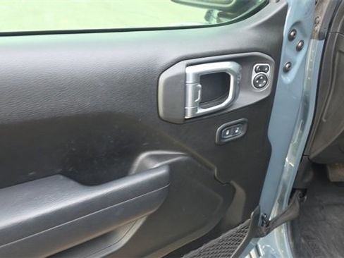 Used 2024 Jeep Gladiator Sport image 11