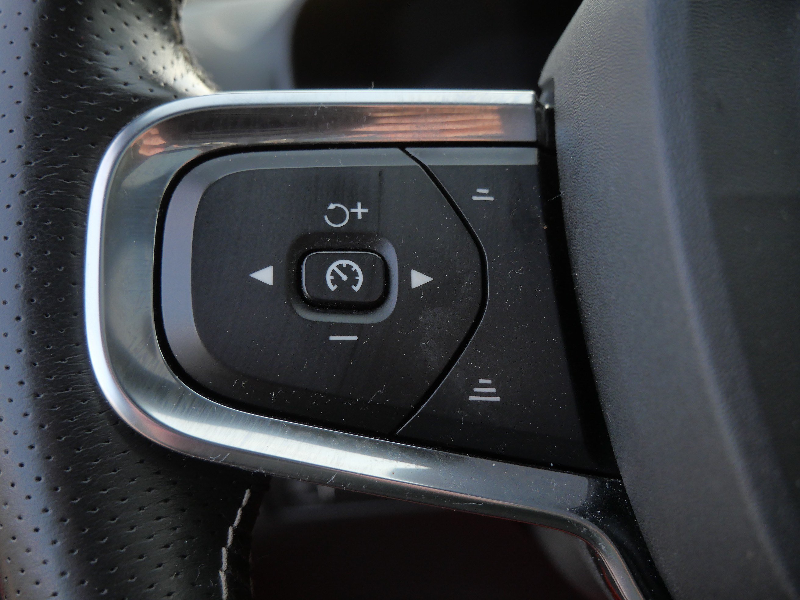 Used 2021 Volvo XC40 P8 Recharge AWD/4WD image 29