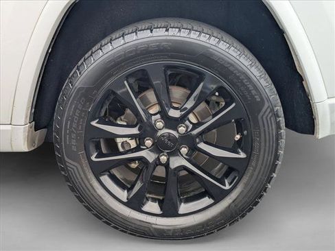 Used 2022 Jeep Grand Cherokee Laredo X RWD image 24