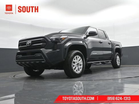 Used 2025 Toyota Tacoma SR5 AWD/4WD image 38