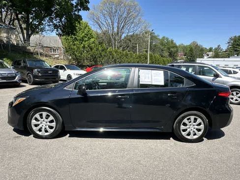 Used 2024 Toyota Corolla LE FWD image 2