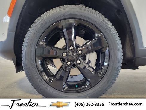 New 2025 Jeep Grand Cherokee Limited w/ Luxury Tech Group II image 10