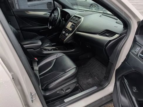 Used 2019 Lincoln MKC Select w/ Select Plus Package FWD image 20