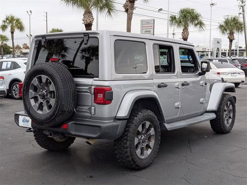Used 2018 Jeep Wrangler Unlimited Sahara image 5