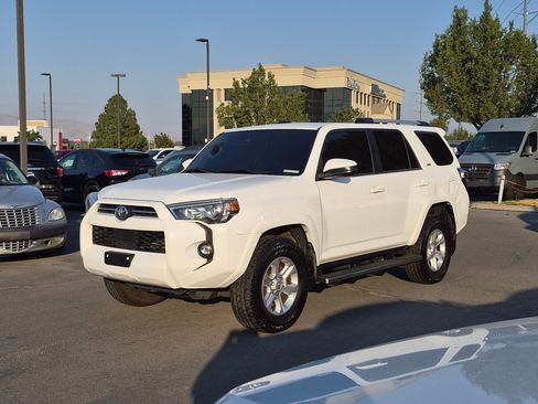Used 2022 Toyota 4Runner SR5 AWD/4WD image 10
